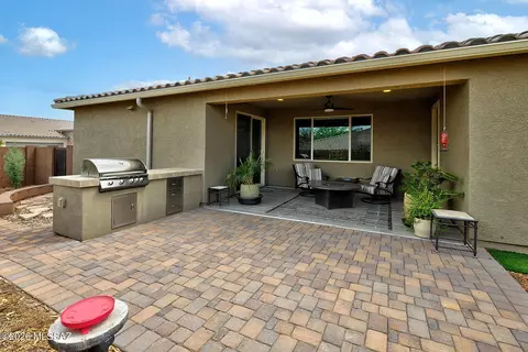 10261 E Iron Horse Trl, Tucson, AZ 85747