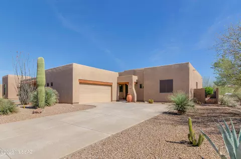 8136 N Night Pony Dr, Tucson, AZ 85743