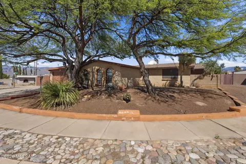694 N Colette Cir, Tucson, AZ 85748