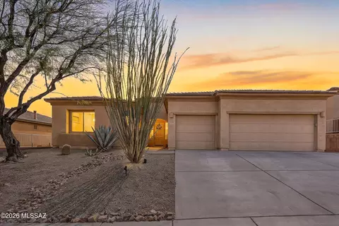 1131 W Tenniel Dr, Green Valley, AZ 85614