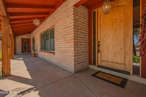 7945 E Cloud Rd, Tucson, AZ 85750 photo 2