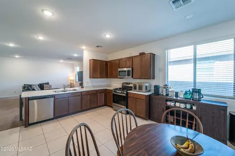 Kitchen - 21968 E Thunderhead Dr, Red Rock, AZ 85145 photo 4 of 4