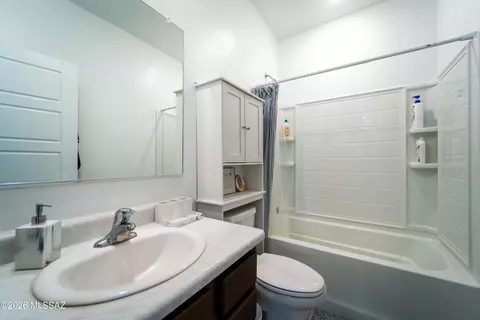 Bath - 21968 E Thunderhead Dr, Red Rock, AZ 85145 photo 1 of 1
