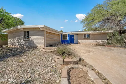 8957 E 25th St, Tucson, AZ 85710
