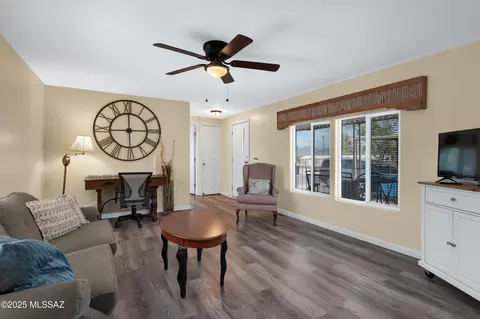 1924 W Desert Broom Ln, Tucson, AZ 85705
