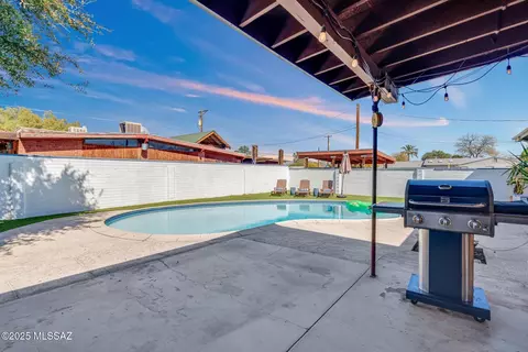 Exterior - 2733 Elm St, Tucson, AZ 85716 photo 2 of 9