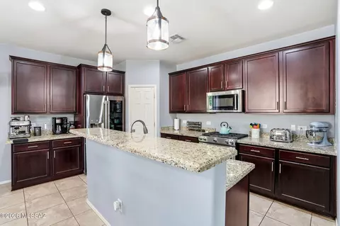 Kitchen - 211 E Refuge Loop, Vail, AZ 85641 photo 1 of 5