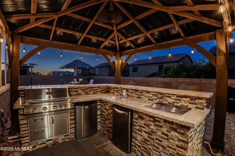 Kitchen - 211 E Refuge Loop, Vail, AZ 85641 photo 5 of 5