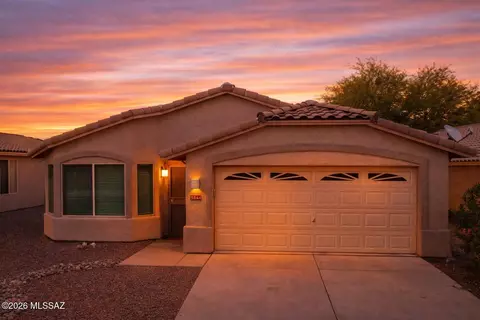 8864 N Palo Verde Bluffs Pl, Tucson, AZ 85742