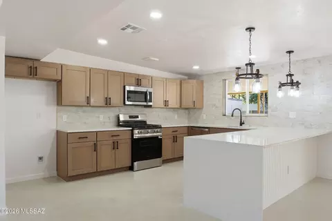 3304 E Bellevue St, Tucson, AZ 85716