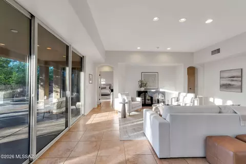 12925 N High Hawk Dr, Marana, AZ 85658