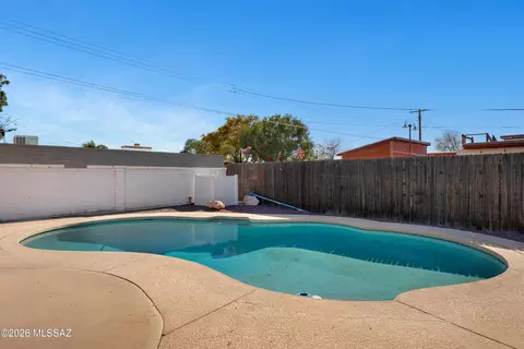 Exterior - 7402 E 34th St, Tucson, AZ 85710 photo 5 of 8