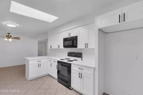 Kitchen - 7402 E 34th St, Tucson, AZ 85710 photo 4 of 7
