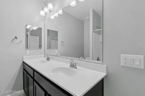 Bath - 264 W Sg Posey St, Vail, AZ 85641 photo 2 of 5