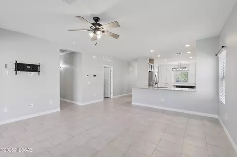 Living - 264 W Sg Posey St, Vail, AZ 85641 photo 2 of 3