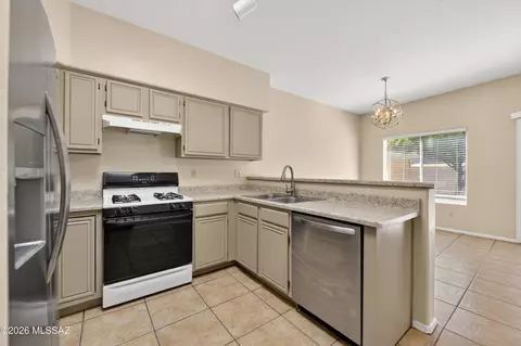 Kitchen - 508 E Squirrel Tail Dr, Tucson, AZ 85704 photo 2 of 3