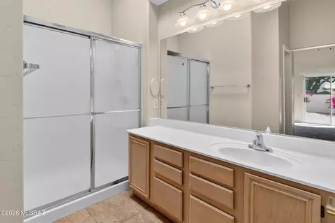 Bath - 508 E Squirrel Tail Dr, Tucson, AZ 85704 photo 1 of 2