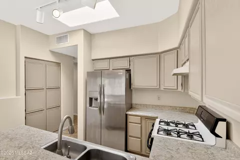 Kitchen - 508 E Squirrel Tail Dr, Tucson, AZ 85704 photo 3 of 3