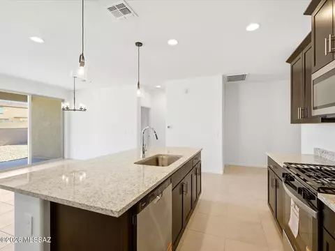 777 W Calle Cubeta, Sahuarita, AZ 85629