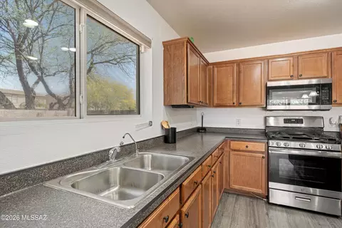 Kitchen - 5977 E Cedarbird Dr, Tucson, AZ 85756 photo 5 of 7