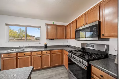 Kitchen - 5977 E Cedarbird Dr, Tucson, AZ 85756 photo 4 of 7