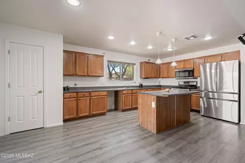Kitchen - 5977 E Cedarbird Dr, Tucson, AZ 85756 photo 2 of 7