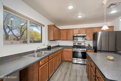 Kitchen - 5977 E Cedarbird Dr, Tucson, AZ 85756 photo 3 of 7