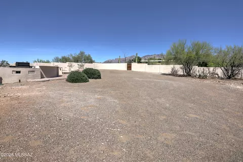Exterior - 4939 E River Rd, Tucson, AZ 85718 photo 2 of 2