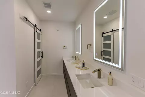 Bath - 4939 E River Rd, Tucson, AZ 85718 photo 5 of 7