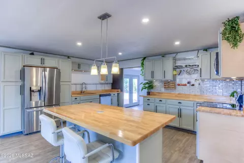 Kitchen - 406 S Holcomb Cir, Vail, AZ 85641 photo 1 of 4