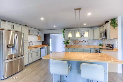 Kitchen - 406 S Holcomb Cir, Vail, AZ 85641 photo 4 of 4