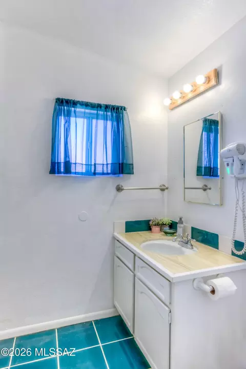 Bath - 406 S Holcomb Cir, Vail, AZ 85641 photo 5 of 6
