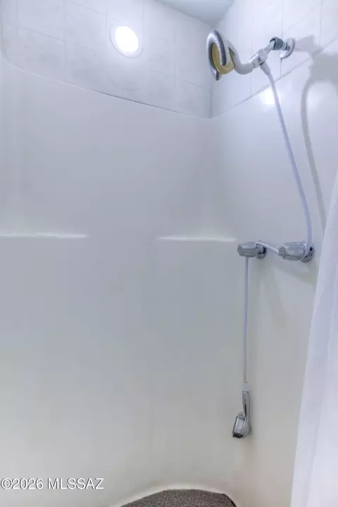 Bath - 406 S Holcomb Cir, Vail, AZ 85641 photo 6 of 6