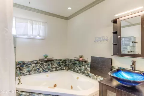 Bath - 406 S Holcomb Cir, Vail, AZ 85641 photo 2 of 6