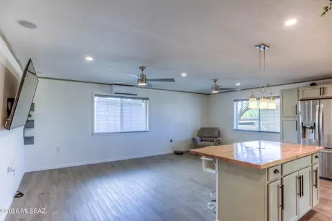 Living - 406 S Holcomb Cir, Vail, AZ 85641 photo 1 of 1