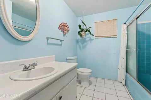Bath - 408 S Rolfs Ave, Mammoth, AZ 85618 photo 1 of 2