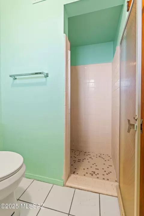 Bath - 408 S Rolfs Ave, Mammoth, AZ 85618 photo 2 of 2