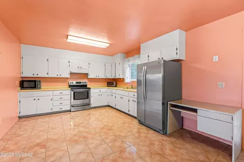 Kitchen - 408 S Rolfs Ave, Mammoth, AZ 85618 photo 1 of 1