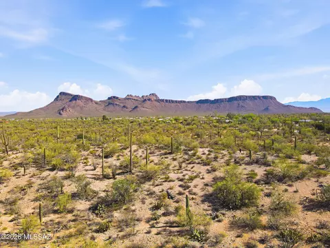 6094 N Placita Sayal, Tucson, AZ 85743