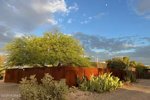 Exterior - 1130 E Spring St, Tucson, AZ 85719 photo 5 of 14
