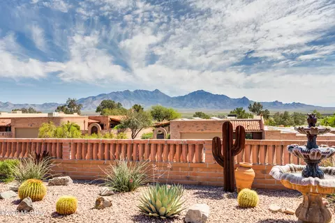 781 W Desert Ridge Dr, Green Valley, AZ 85622