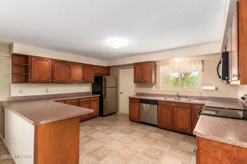 Kitchen - 450 E Deone Ln, Tucson, AZ 85704 photo 2 of 4