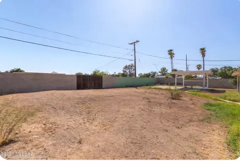 Exterior - 4702 E Montecito St, Tucson, AZ 85711 photo 1 of 1