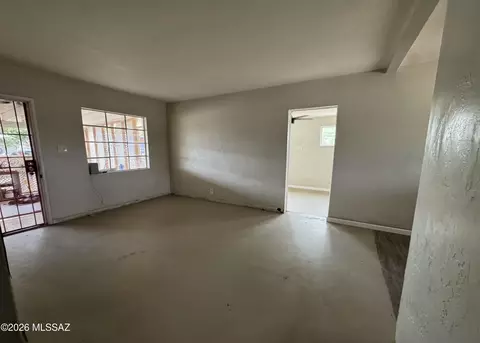 Living - 4702 E Montecito St, Tucson, AZ 85711 photo 1 of 1