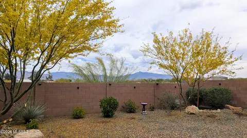 11825 E Becker Dr, Vail, AZ 85641