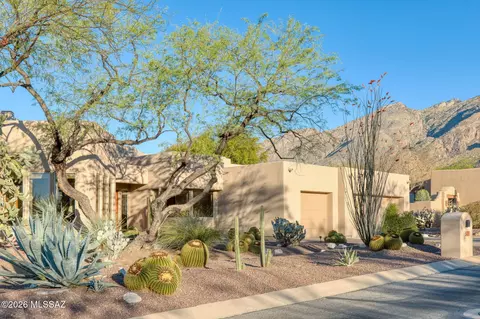 6438 N Desert Wind Cir, Tucson, AZ 85750