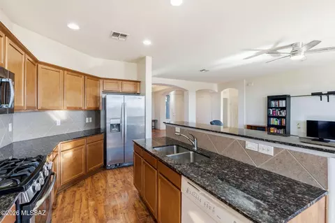 Kitchen - 432 S Blue River Loop, Vail, AZ 85641 photo 2 of 6
