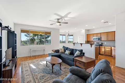 Living - 432 S Blue River Loop, Vail, AZ 85641 photo 1 of 2