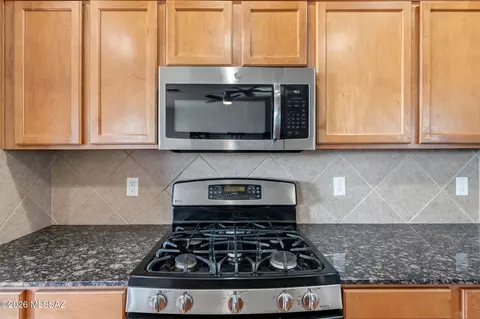 Kitchen - 432 S Blue River Loop, Vail, AZ 85641 photo 6 of 6