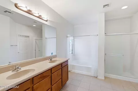 Bath - 432 S Blue River Loop, Vail, AZ 85641 photo 1 of 3